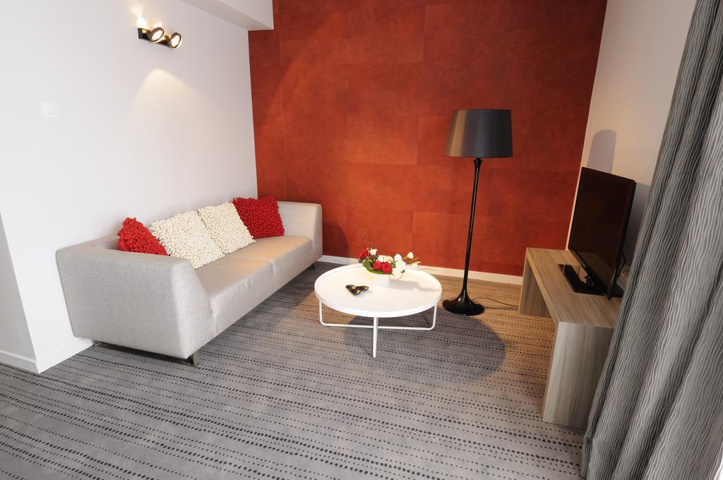 Best Western Plus Hotel & Spa De Chassieu Exterior photo
